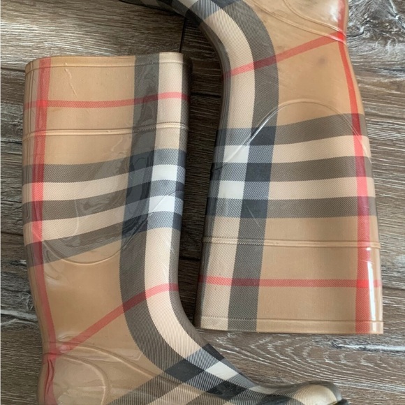 BURBERRY LONDON Mid-Calf Rain Boots in Signature Plaid - Picture 5 of 5